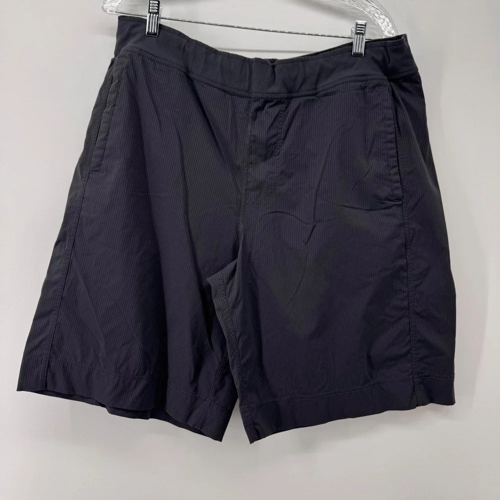 Lululemon Athletic Shorts Mens XL Black Striped Zipper Pocket Drawstring 9479